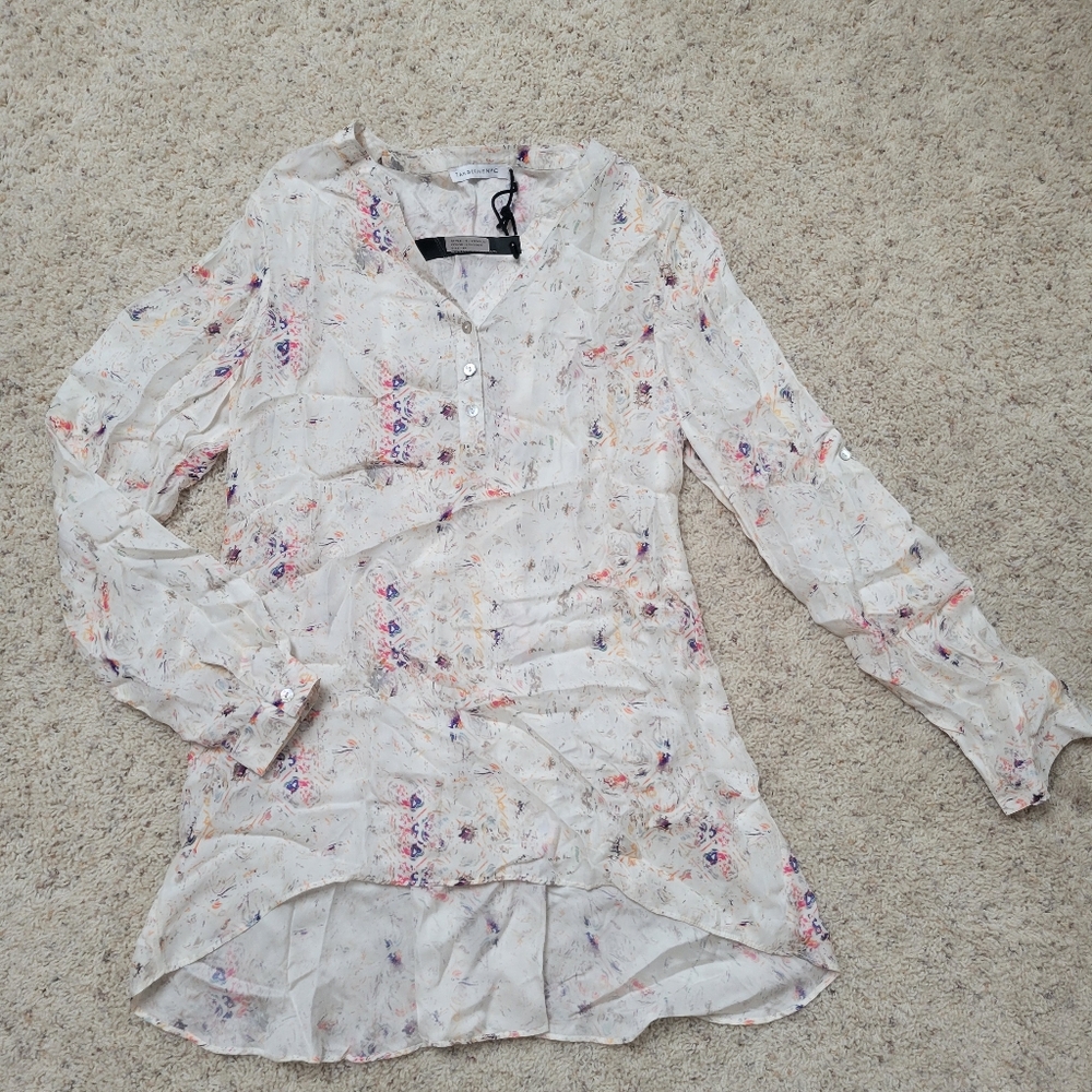 Tangerine NYC silky floral button back designer women's blouse size Medium